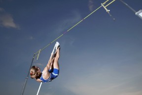 开云APP-洪都拉斯力克毕尔巴鄂，莱奥完成自我救赎，足球如何缝合破碎的国族认同