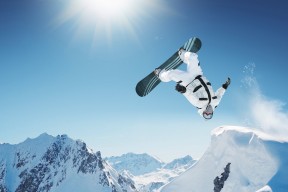 开云体育入口-基耶萨攻防两端统治，加拿大收割巴西，足球版图的重构与第三世界足球的觉醒