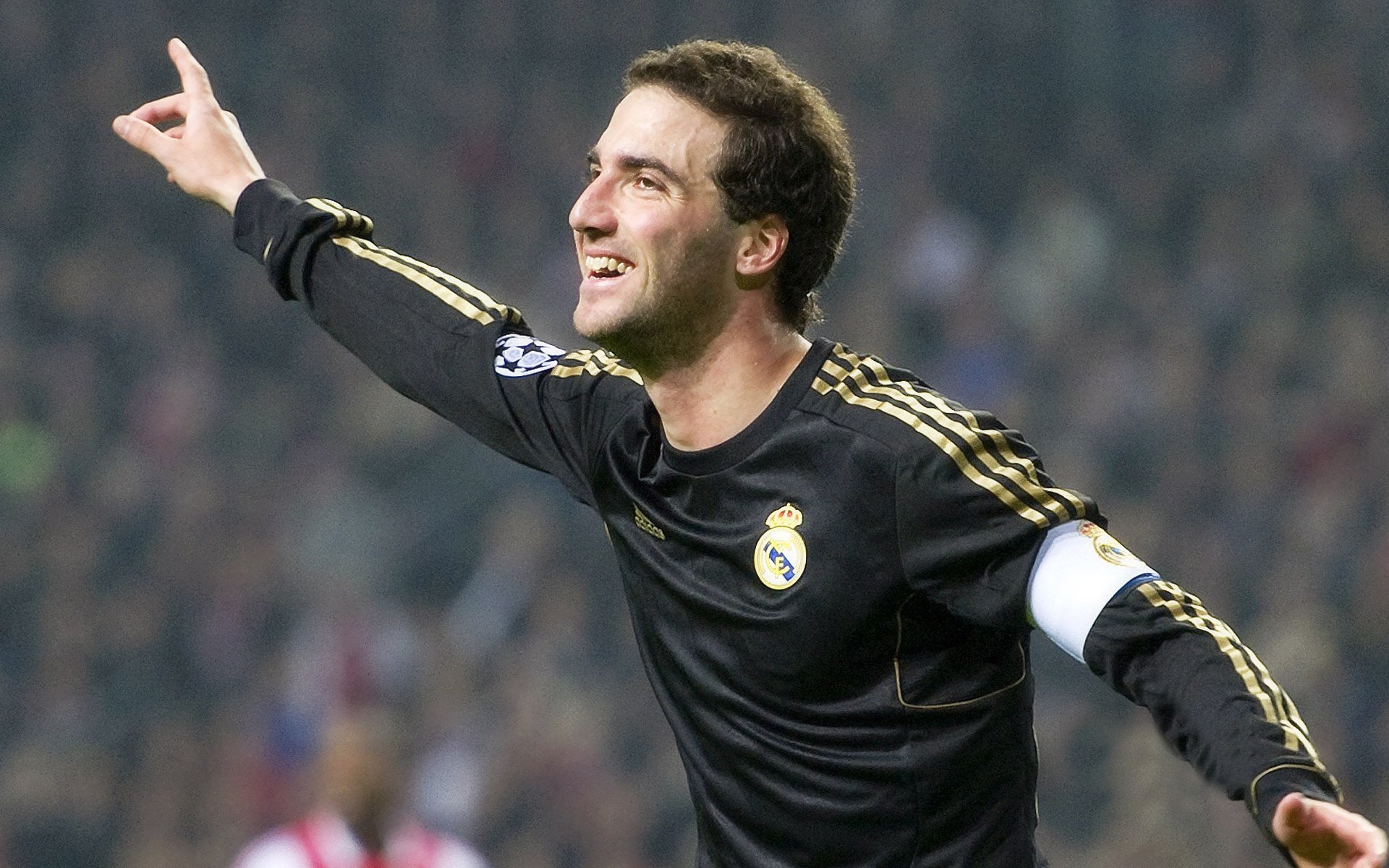 当卢卡库咆哮时，那不勒斯的欧冠血脉在季后赛的熔炉中重生